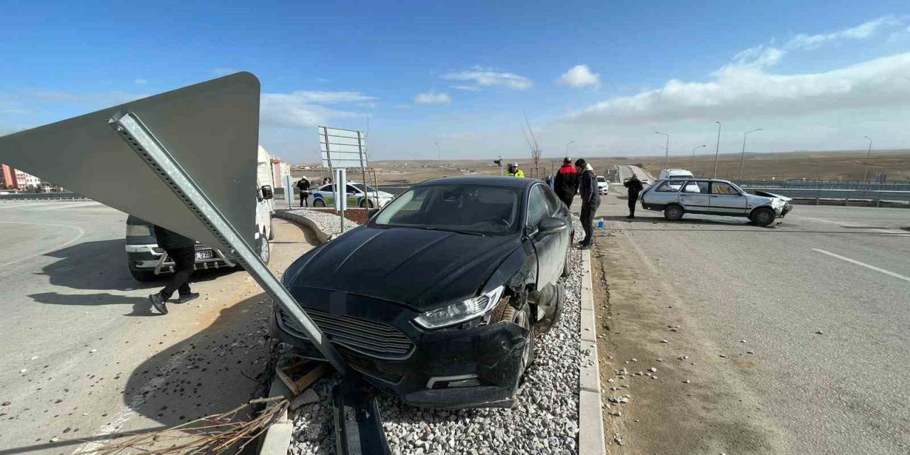 Karaman’da Ters Yöne Giren Otomobil Kazaya Yol Açtı