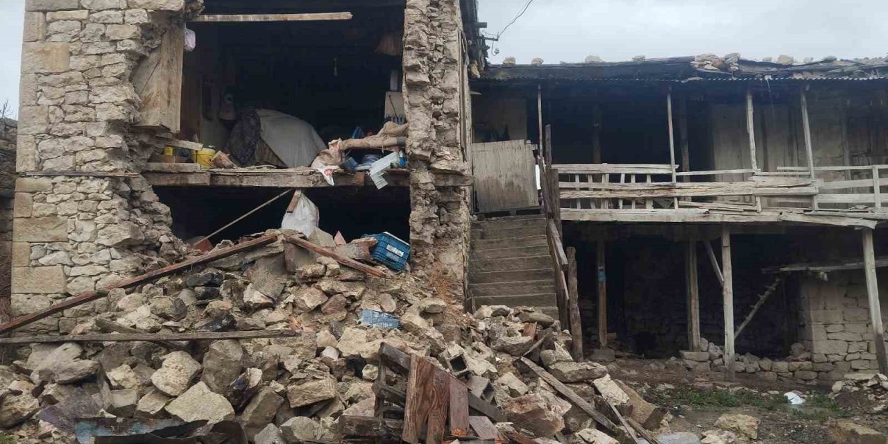 Komşusu ’adam Öldü Evi De Yıkıldı’ Dedi O Anda Ev Çöktü