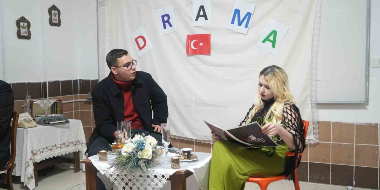 Niğde’deki Drama Kursu, Katılımcılarına Özgüven Kazandırıyor