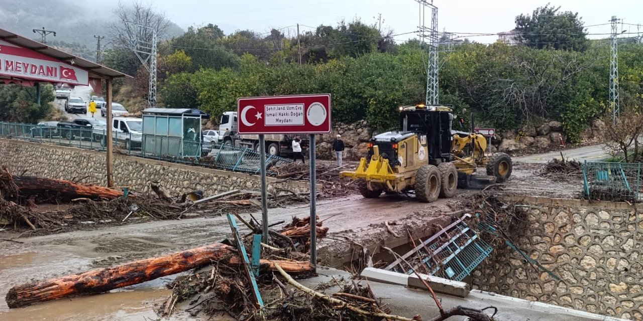 Mersin’de Selin İzleri Silinmeye Çalışılıyor