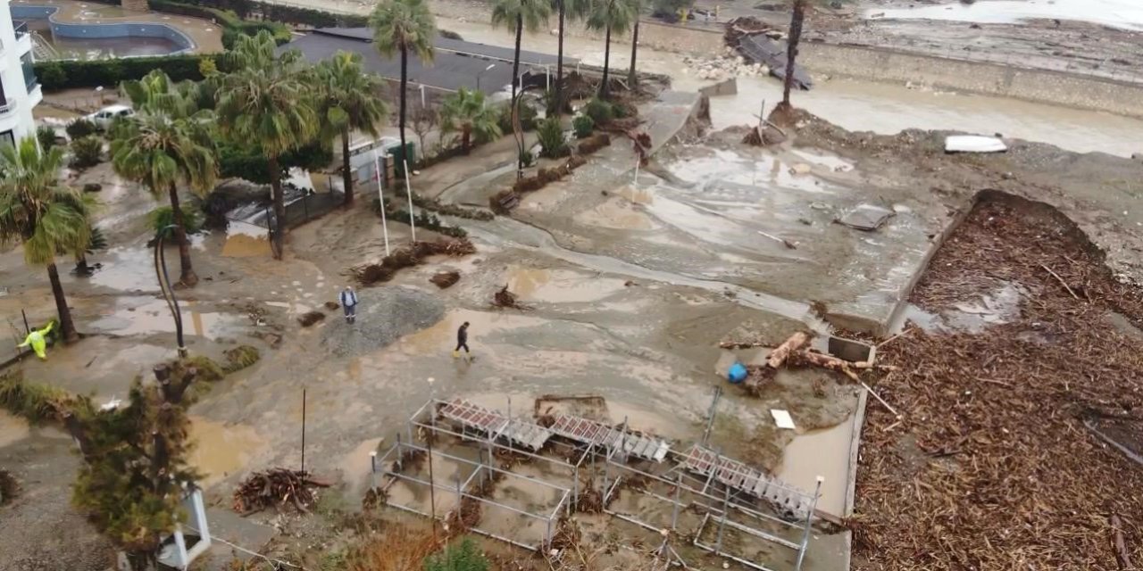 Mersin’de Yıkılan Köprü Ve Su Basan Sitelerin Son Durumu Dronla Görüntülendi