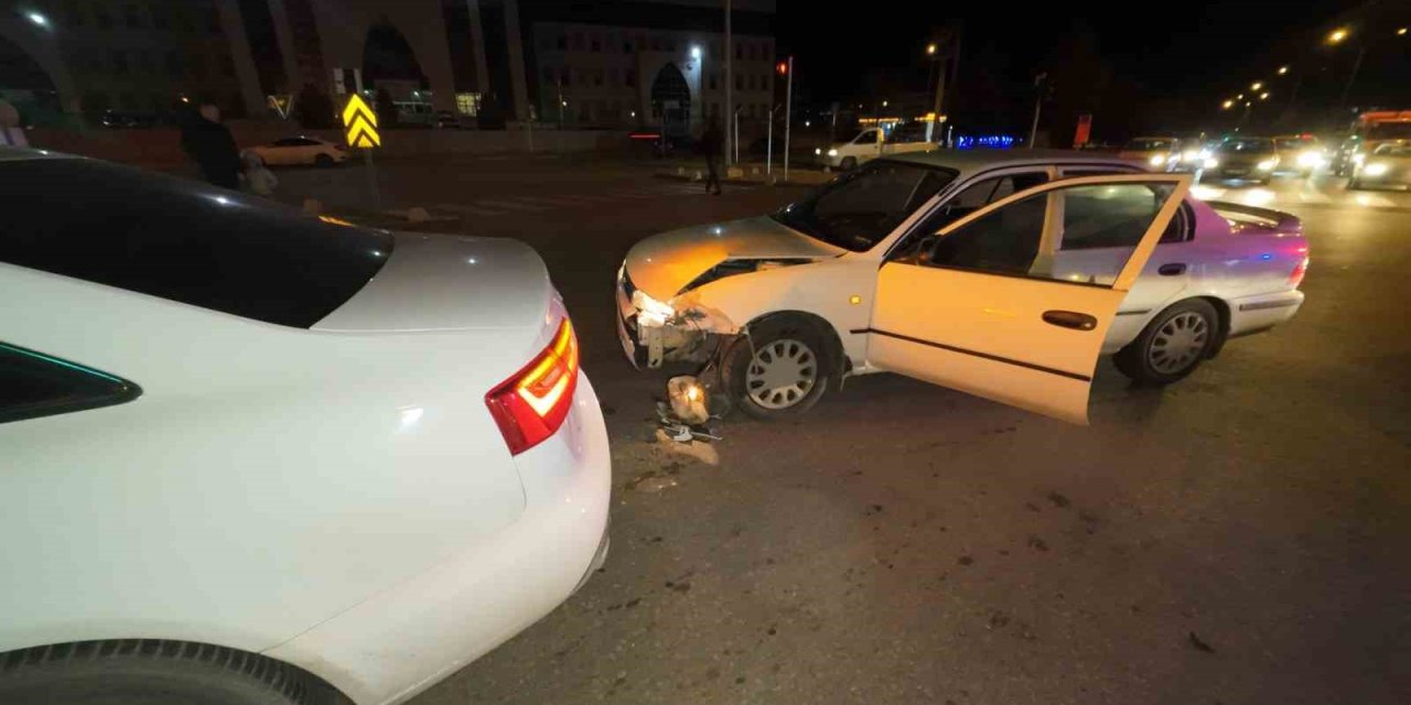 Karaman’da Otomobiller Çapıştı: 1 Yaralı