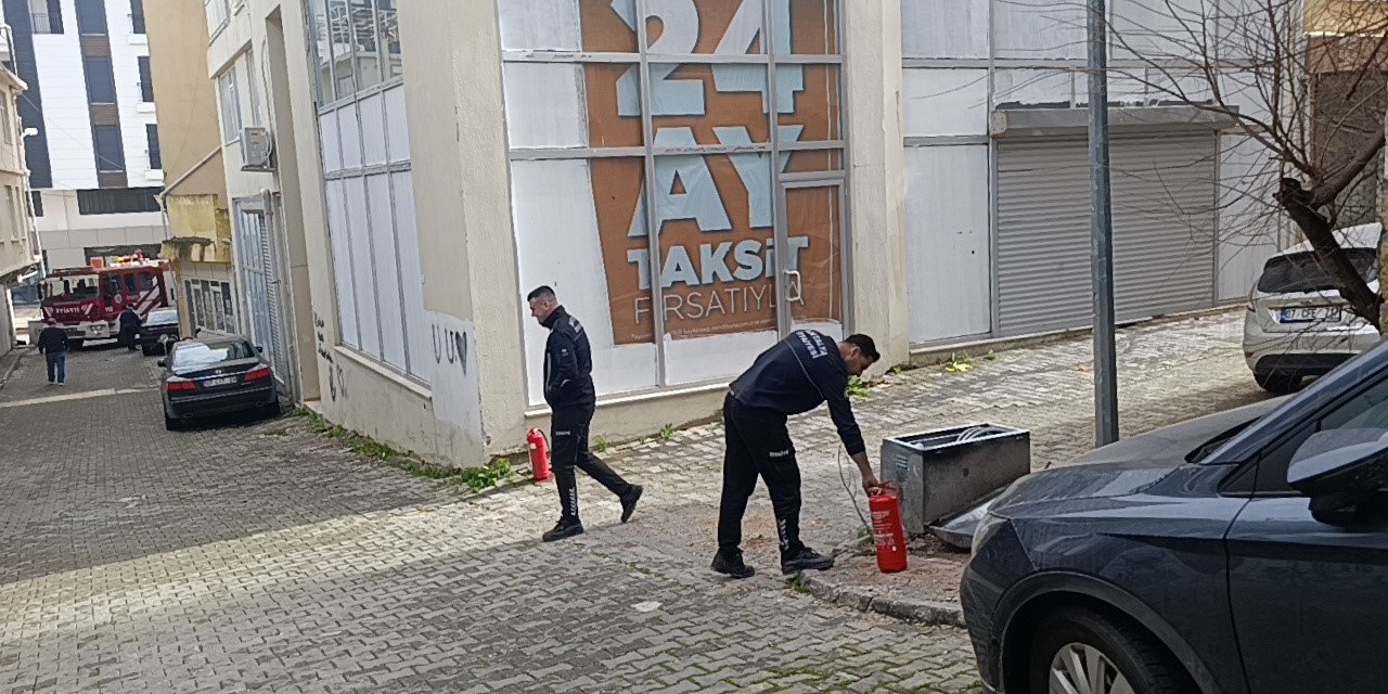 İtfaiyeye Park Engeli: İtfaiye Erleri Yangına Tüplerle Koşarak Müdahale Etti