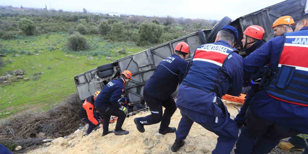 Kazada Yaralanan Yolcu O Anları Anlattı: "önce Yan Yatıp Süründük, Sonra Bariyer Saplandı"