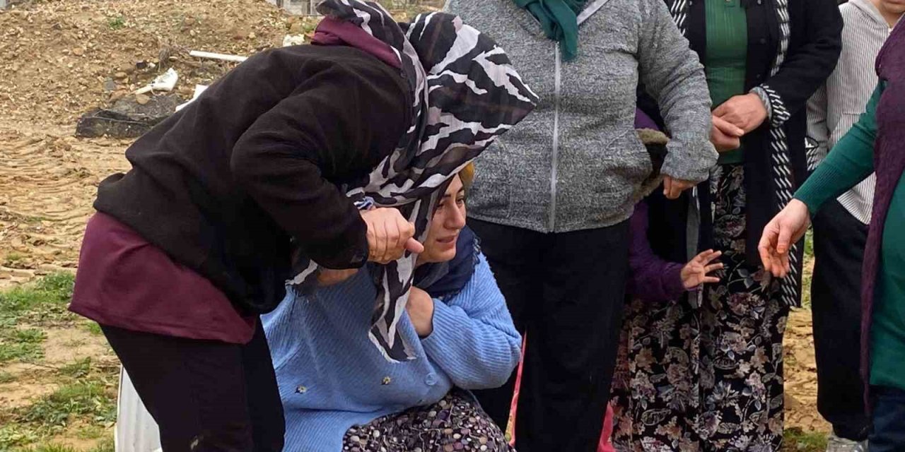 Burdur’daki Feci Kazada Hayatını Kaybeden Anne Oğul Gözyaşları İçinde Yan Yana Toprağa Verildi