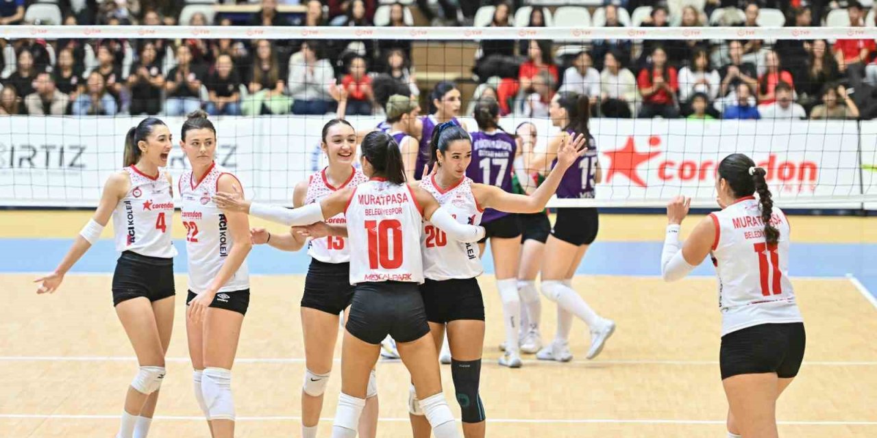 Muratpaşa Belediyespor Çıkışta