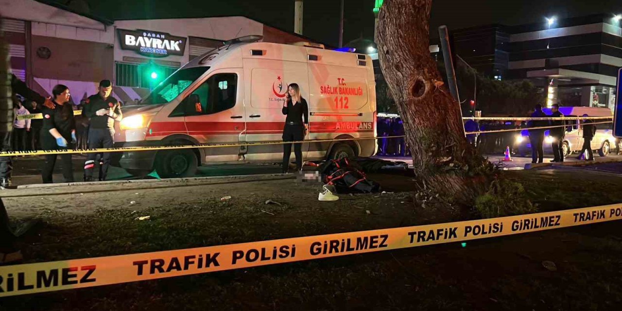Araç Yaya Geçidinden Geçmek İsteyen Vatandaşlara Çarptı: 3 Ölü, 3 Yaralı