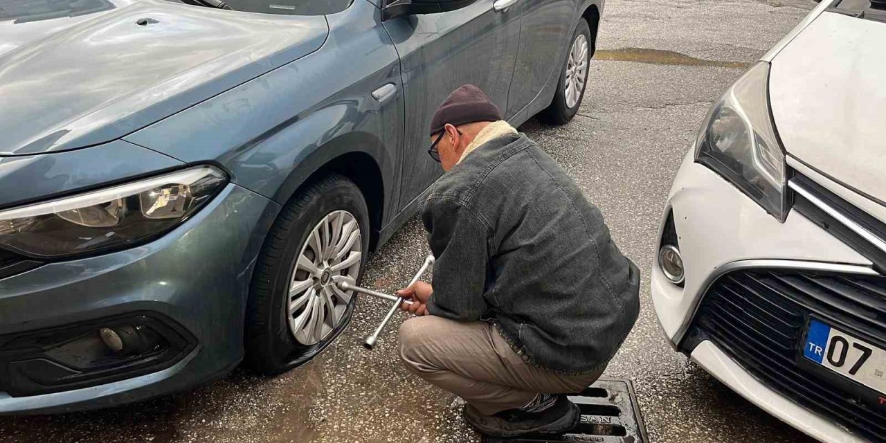 Alanya’da Araçların Lastiklerini Kesen, Tuvalete Zarar Verip, Marketten Yiyecek Ve İçecek Alan 3 Şüpheli Yakalandı