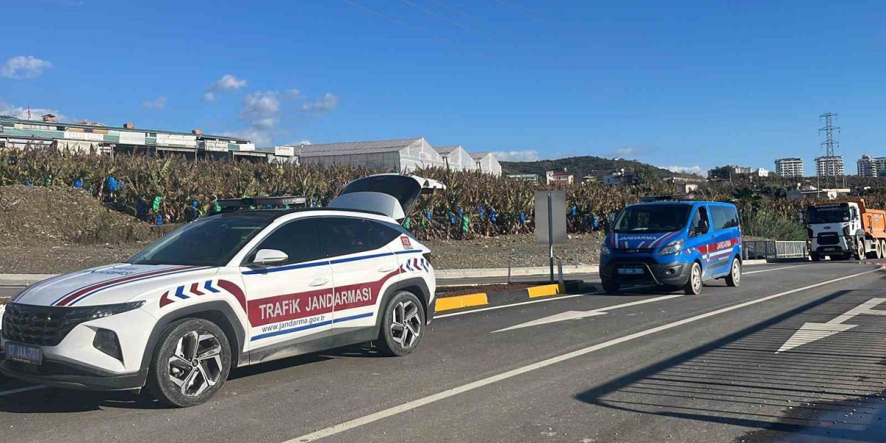 Alanya’da Suv Araç İle Otomobil Çarpıştı: 3 Yaralı