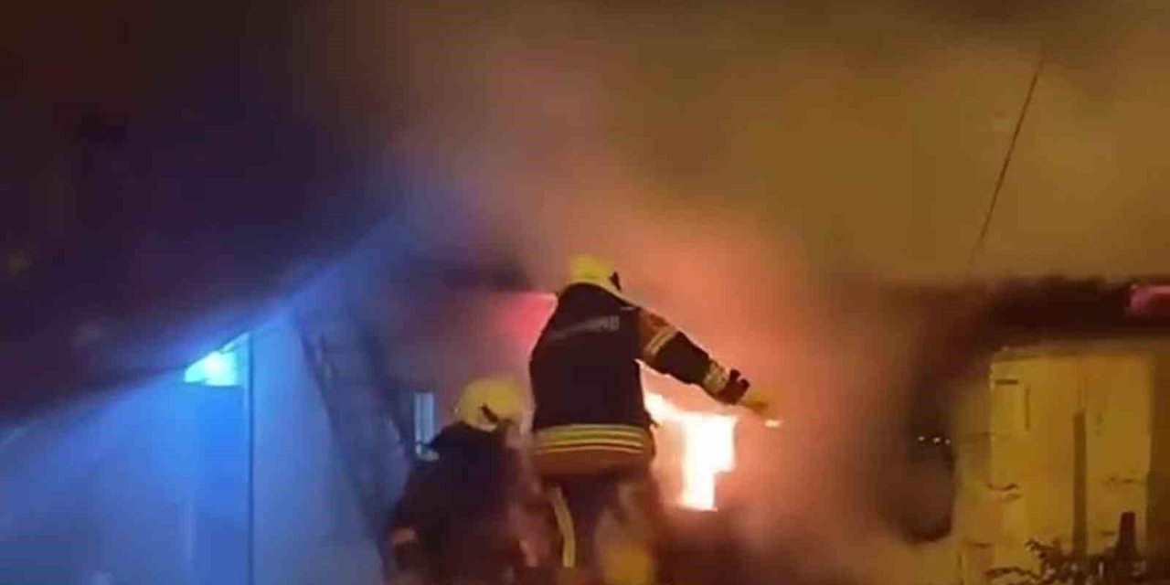 Mersin’de Bir Evin Ambarında Çıkan Yangın Korkuttu