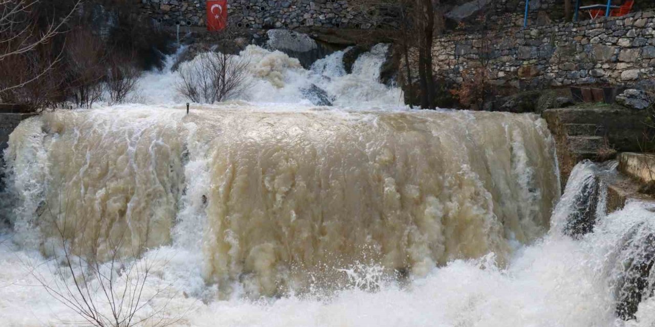 Konya’da Eriyen Kar Suları Göksu Nehri’ni Coşturdu
