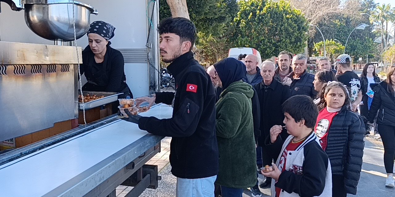 Kaskını Kız Arkadaşına Verdiği Kazada Hayatını Kaybeden Motosiklet Sürücüsü İçin Lokma Dağıtıldı
