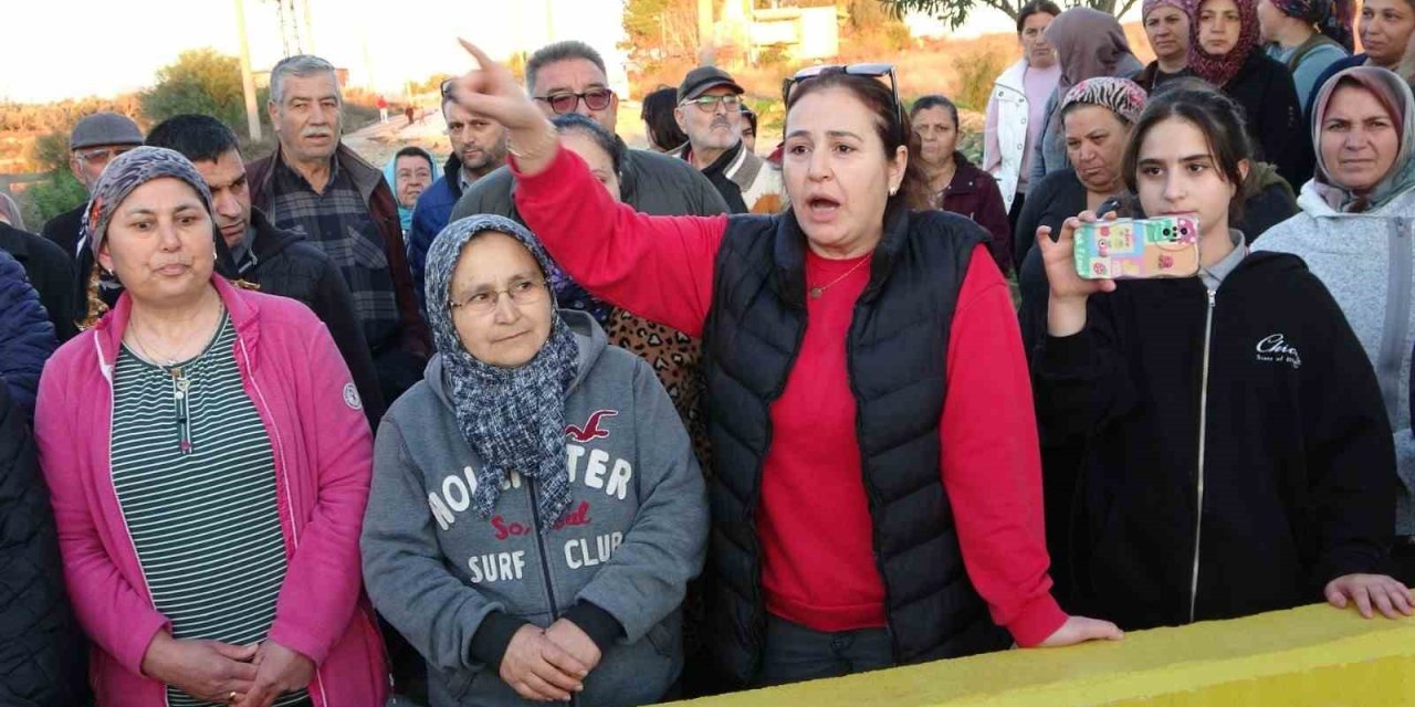 Arazi Sahiplerinin Mahkeme Kararıyla Kapattırdığı Yol Mahalle Sakinlerini İsyan Ettirdi