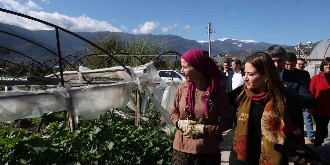 Büyükşehirden 121 Çiftçiye 212 Bin 400 Metrekare Sera Naylonu Desteği