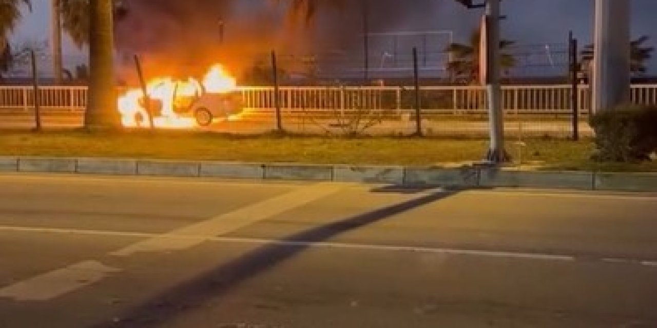 Alanya’da Çarpışan Araba Alev Topuna Döndü