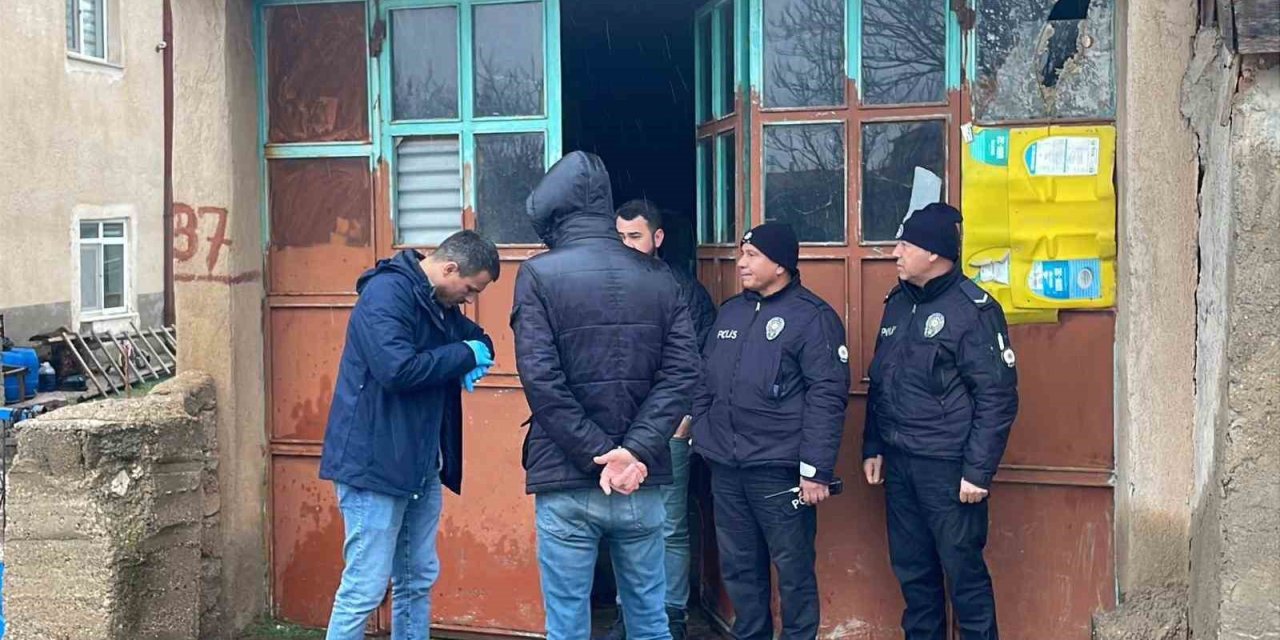 Karaman’da Evinin Deposunda Silahla Vurulmuş Halde Bulunan Şahıs Kurtarılamadı