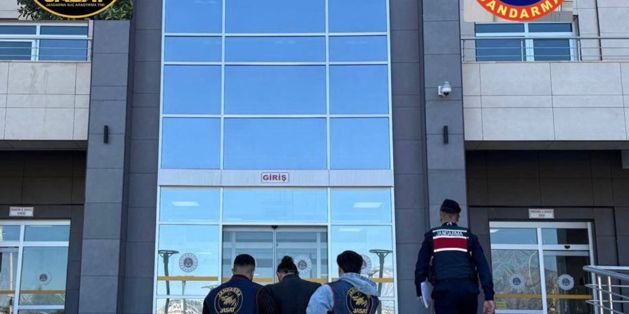 Antalya’da 16 Yıl Kesinleşmiş Hapis Cezası Bulunan Firari Hükümlü Yakalandı