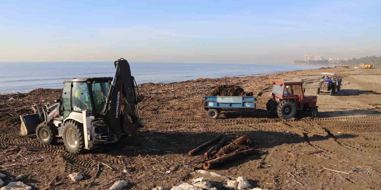 Akdeniz Belediyesinden Sel Sonrası Yoğun Çalışma