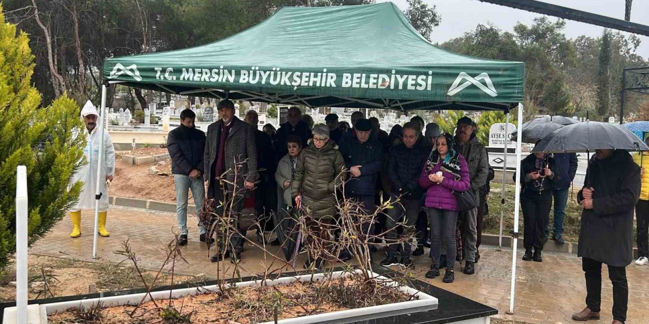 Mersin’de Hayatını Kaybeden Keman Sanatçısı Laçin Akyol, Mezarı Başında Anıldı