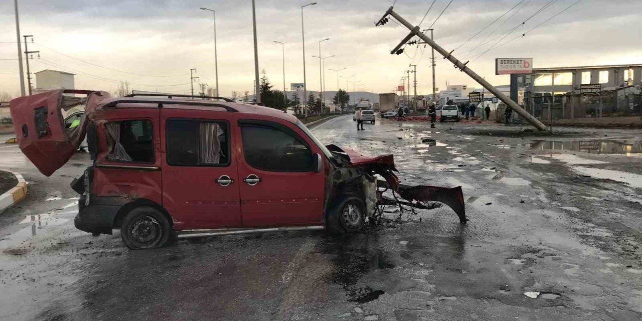 Konya’da Tır İle Kamyonet Çarpıştı: 1 Yaralı