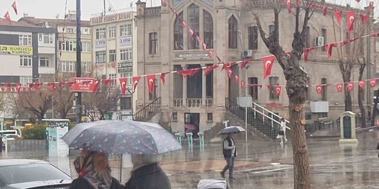 Aksaray’da Şiddetli Sağanak Etkili Oldu
