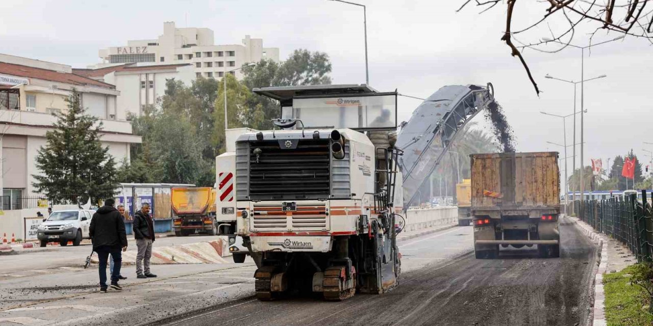 100. Yıl Bulvarı’nda Asfalt Çalışmasının İkinci Etabı Da Tamamlandı