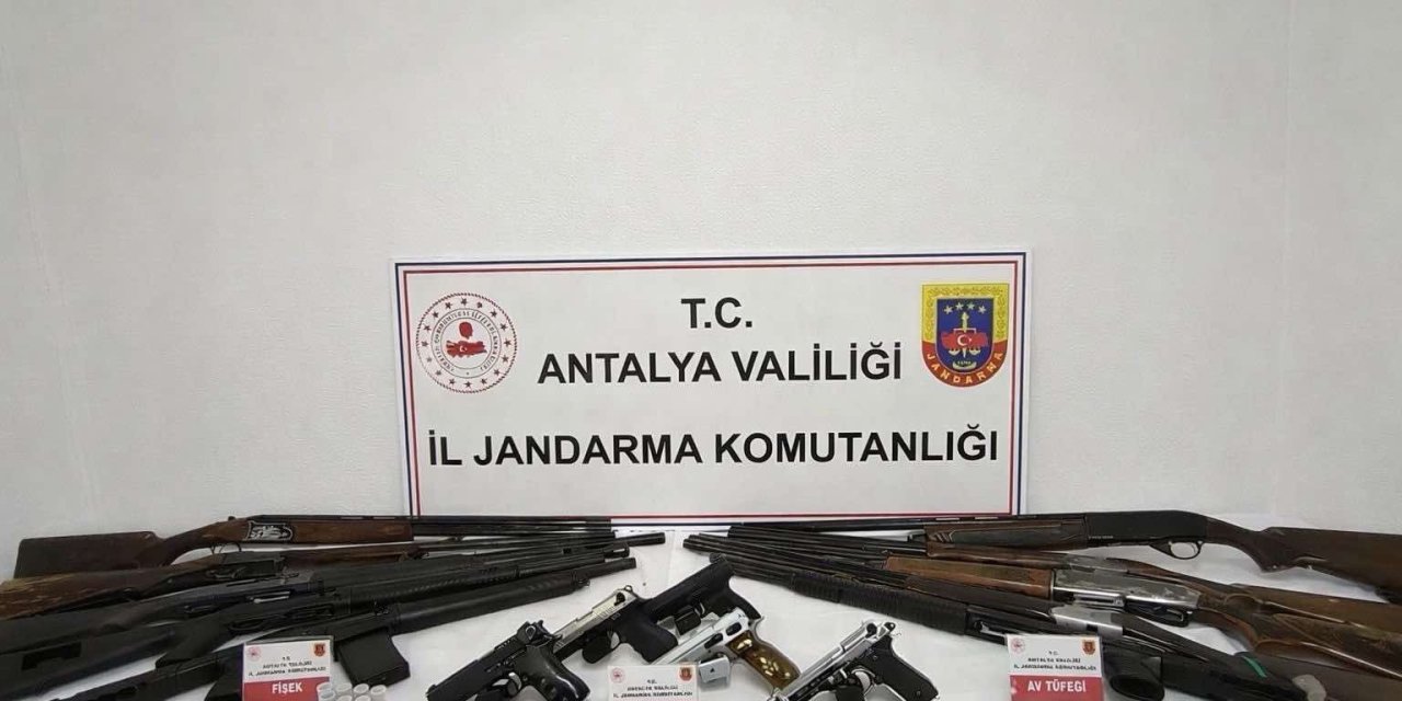 Gazipaşa’da Ruhsatsız 15 Silah Ele Geçirildi