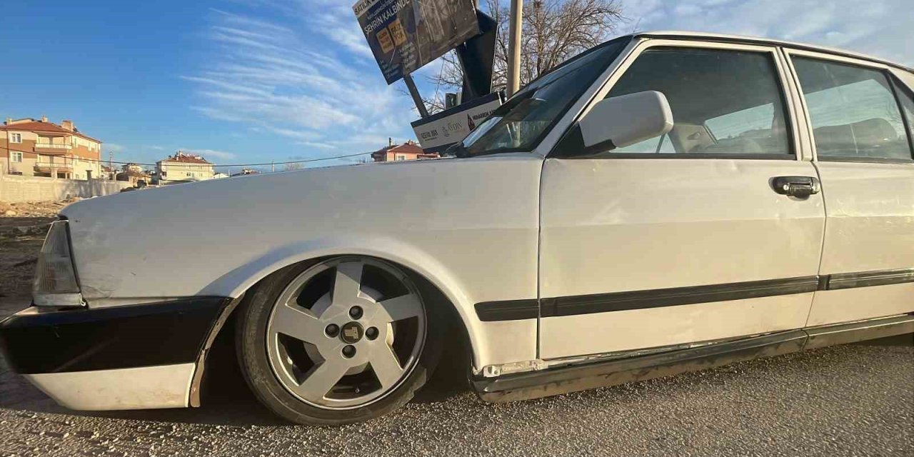 Trafikten Men Edilen Yere Yakın Tofaş Güçlükle Çekiye Yüklendi