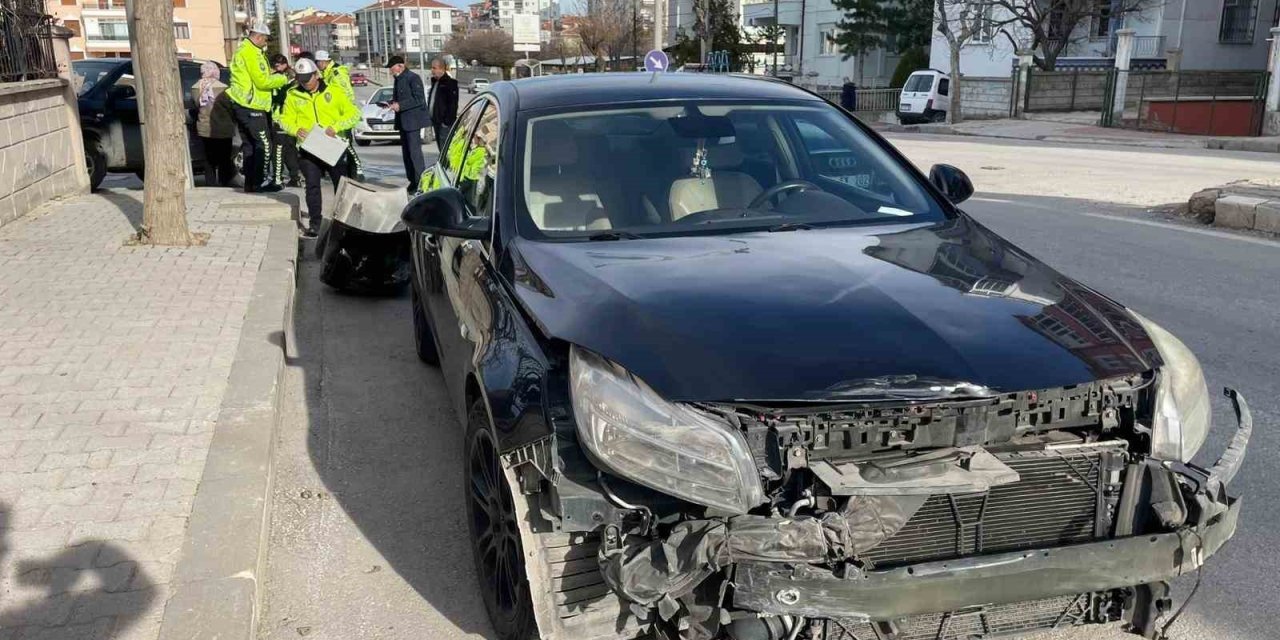 Karaman’da Ciple Otomobil Çarpıştı: 1 Yaralı