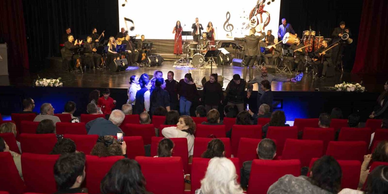 Mersin’de ‘dilde Telde Anadolu’ Konseriyle Türkü Rüzgârı Esti