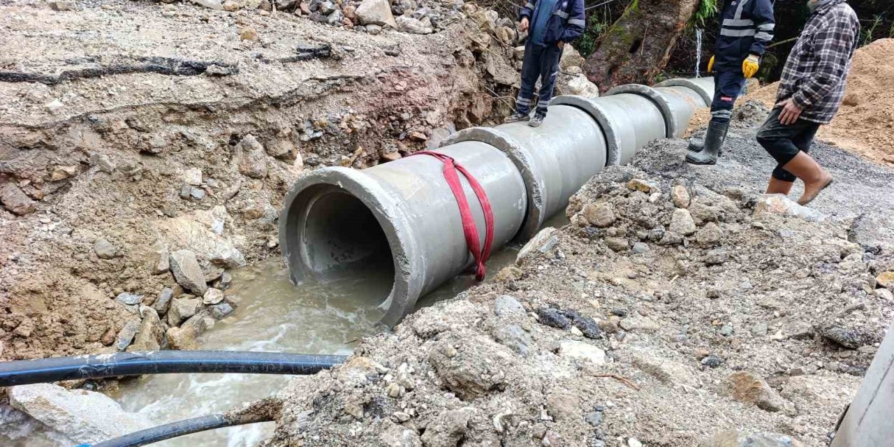 Alanya’da Tıkanan Menfezler Büyükşehir Ekiplerince Açıldı