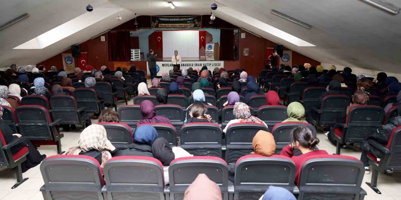 Karatay Gençlik Meclisi’nden Kariyer Günleri Programı