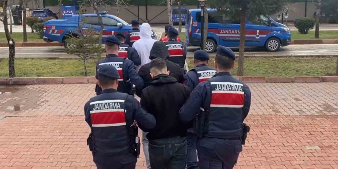 Aksaray’da Jandarmadan 6 Adrese Eş Zamanlı Uyuşturucu Baskını: 5 Tutuklama