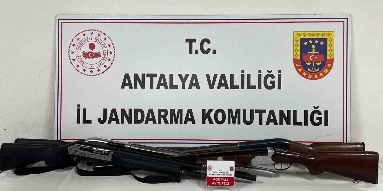 Antalya’da Ruhsatsız 4 Av Tüfeği Ele Geçirildi