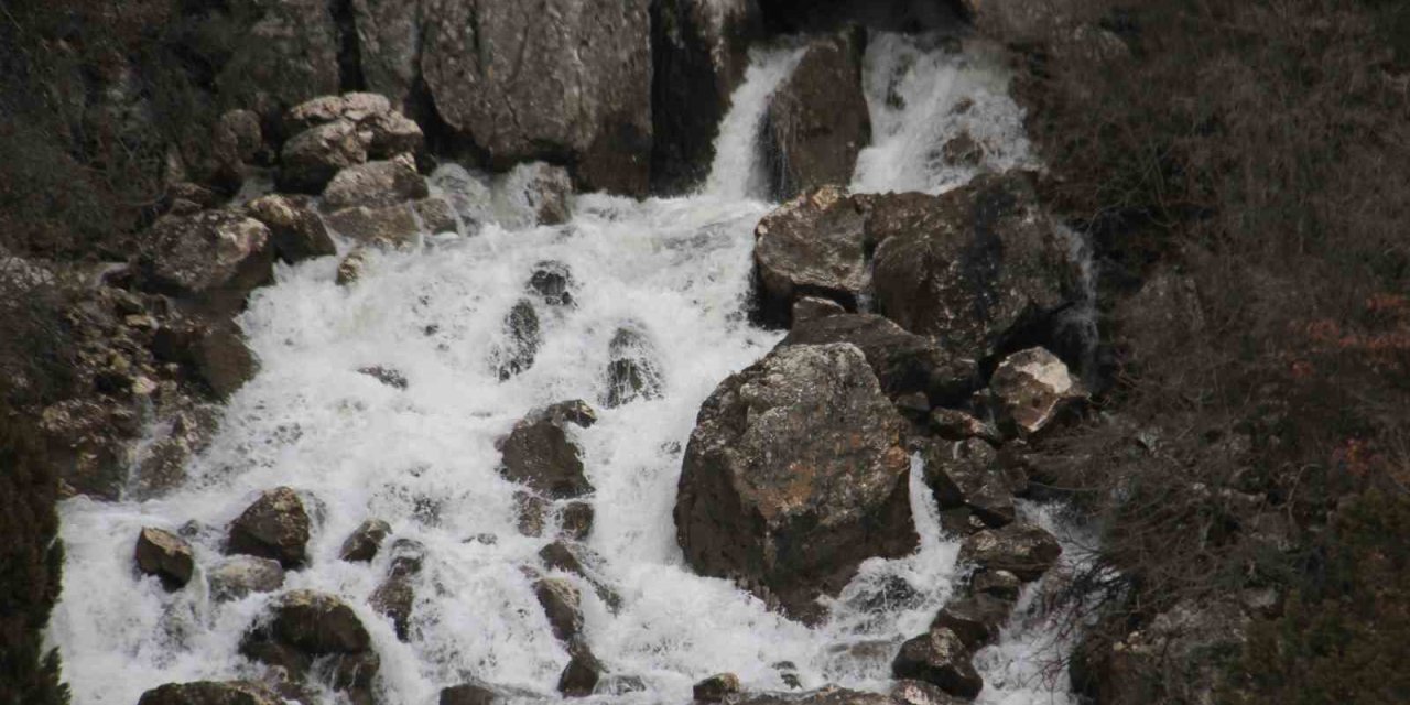 Derebucak’ta Kuruyan Düden Şelalesi Yeniden Akmaya Başladı
