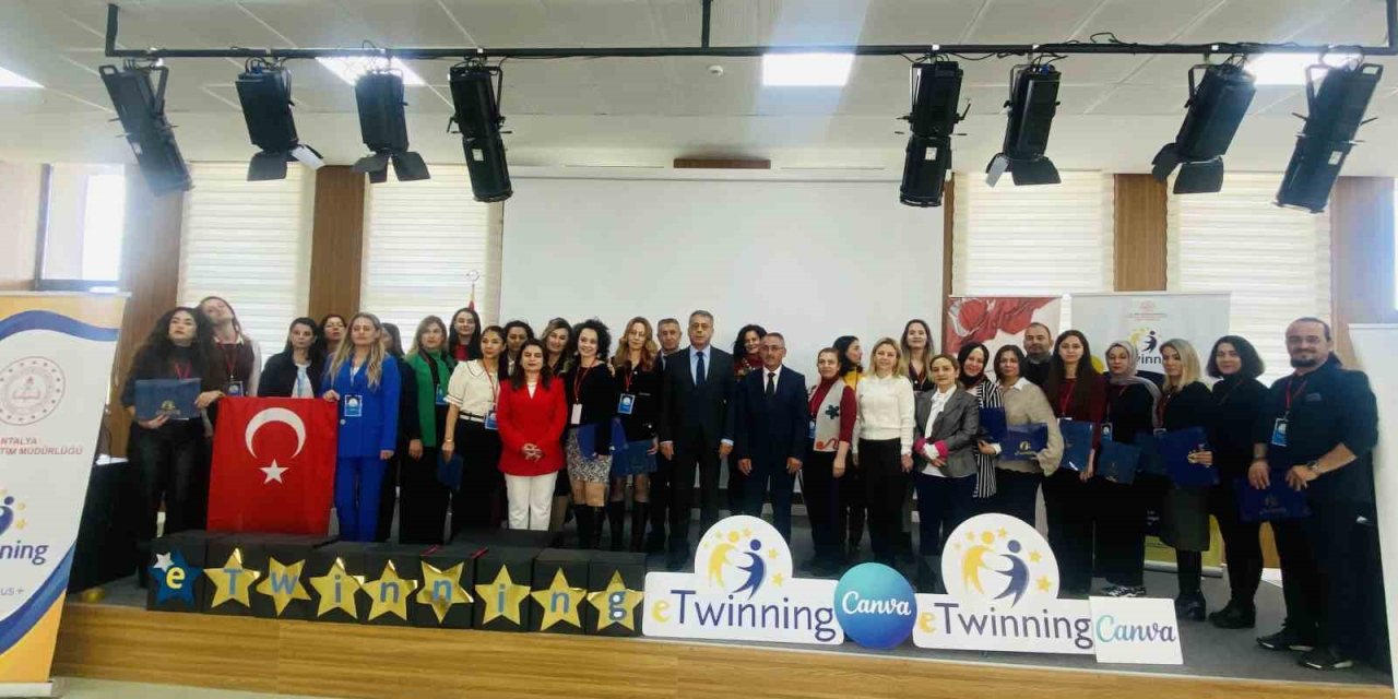 Aksu’da Öğretmenlere Dijital Dönüşüm Konusunda Uygulamalı Eğitim