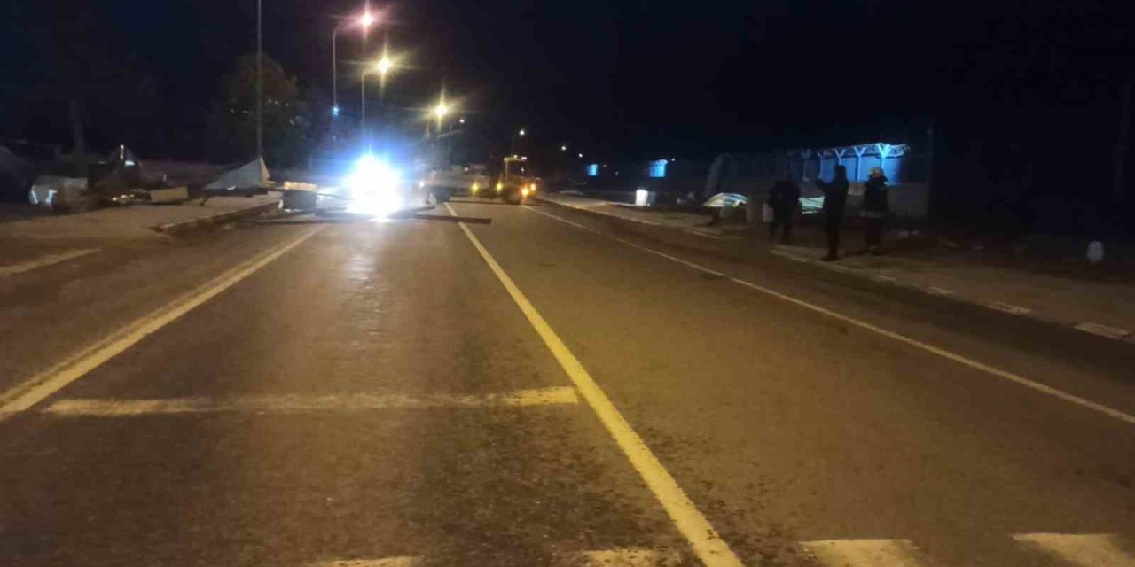 Şiddetli Rüzgar Çatıları Uçurdu