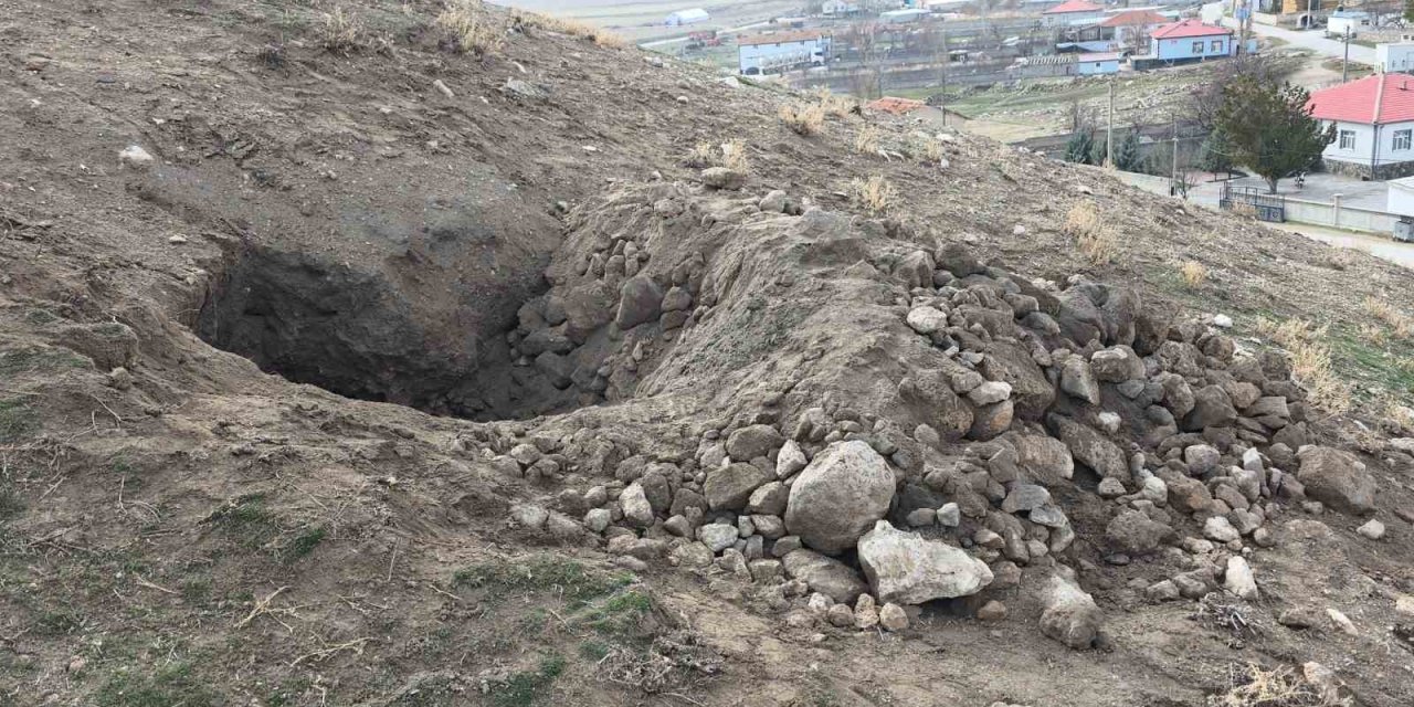 Aksaray’da Tarihi Höyükte Kaçak Kazı Köylüleri Tedirgin Ediyor