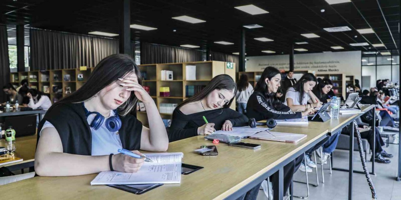 Mersin’de Okuma Salonları Gençlerin İkinci Evi Oldu