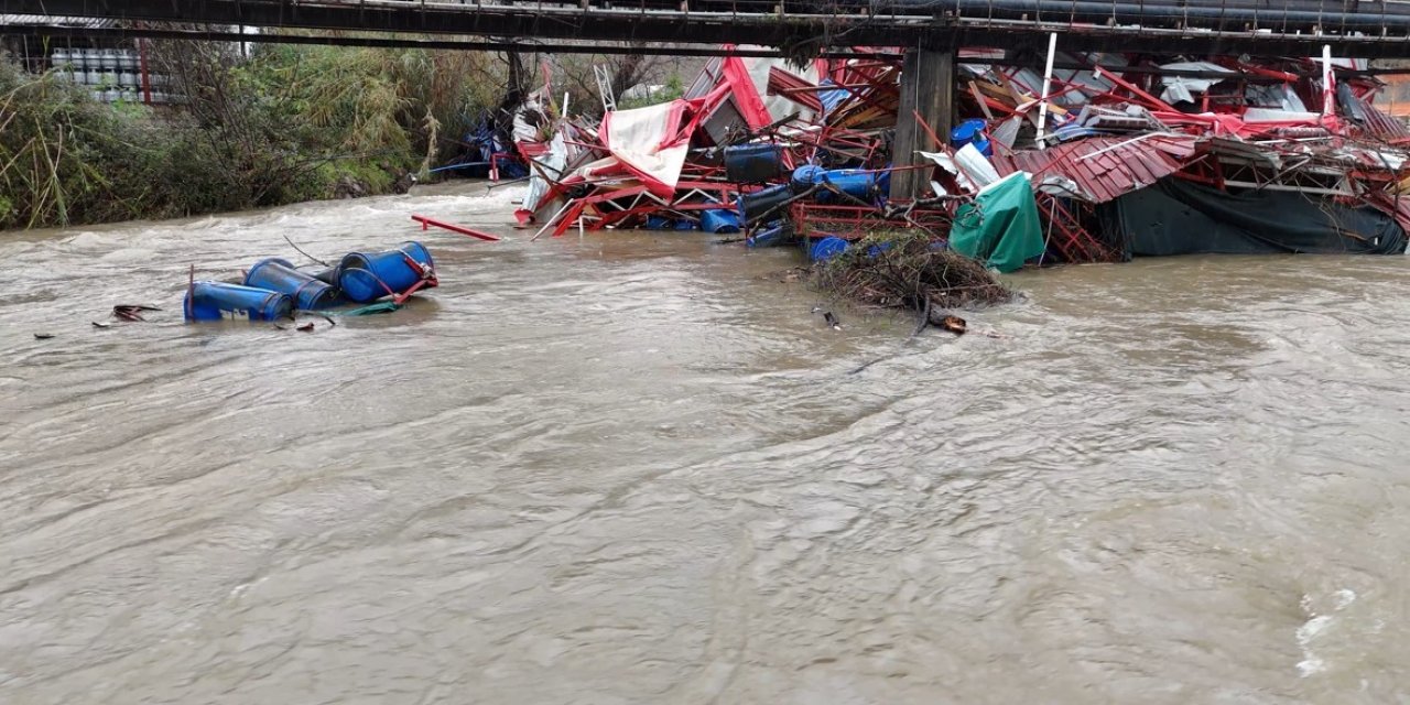 Dimçayı Taştı, İşletmeler Su Altında Kaldı Hasarın Boyutu Dronla Görüntülendi
