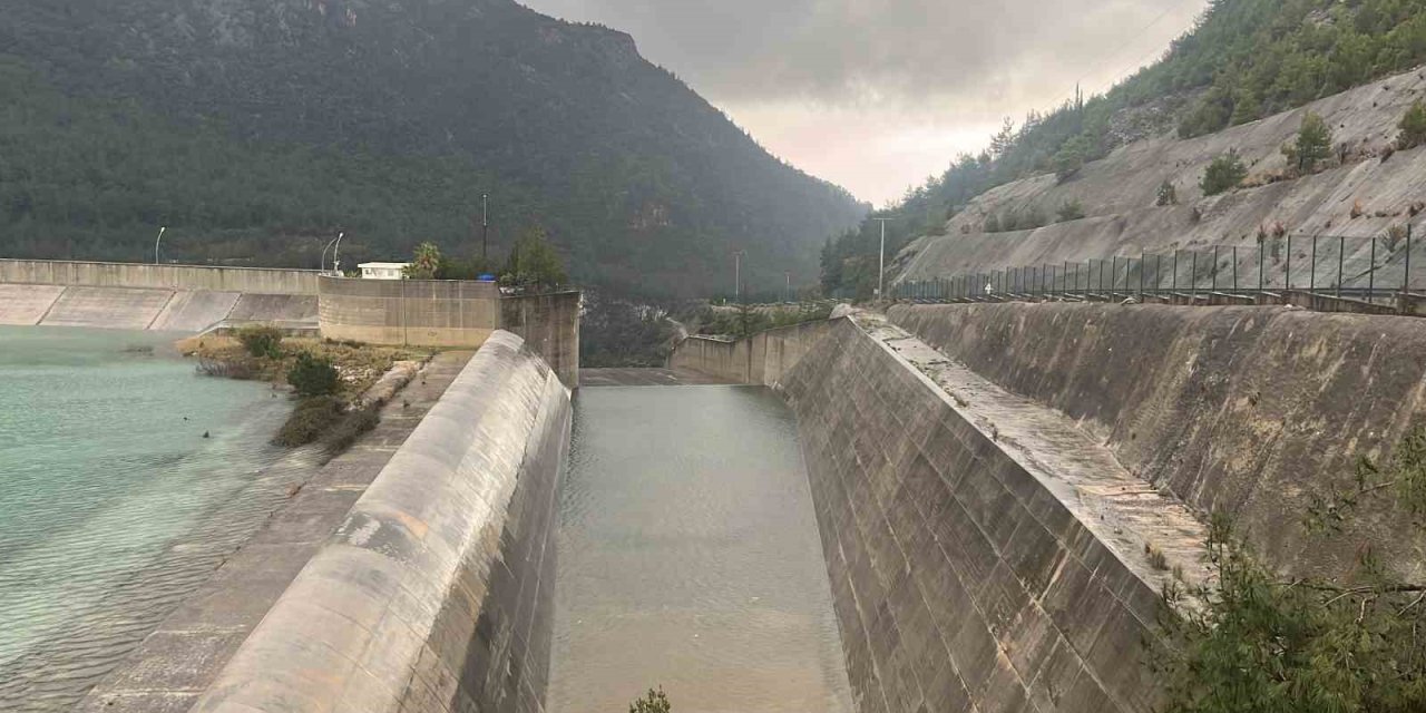 Alanya Dim Barajı’nda  Su Seviyesi Yükseldi Bölgeye Yakın Bazı Evlerin Tedbir Amaçlı Boşaltılması İstendi