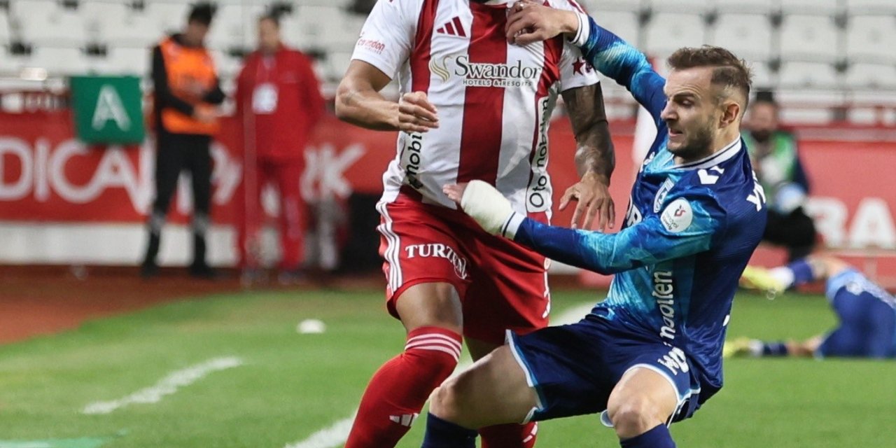 Trendyol Süper Lig: Antalyaspor: 2 - Samsunspor: 0 (ilk Yarı)