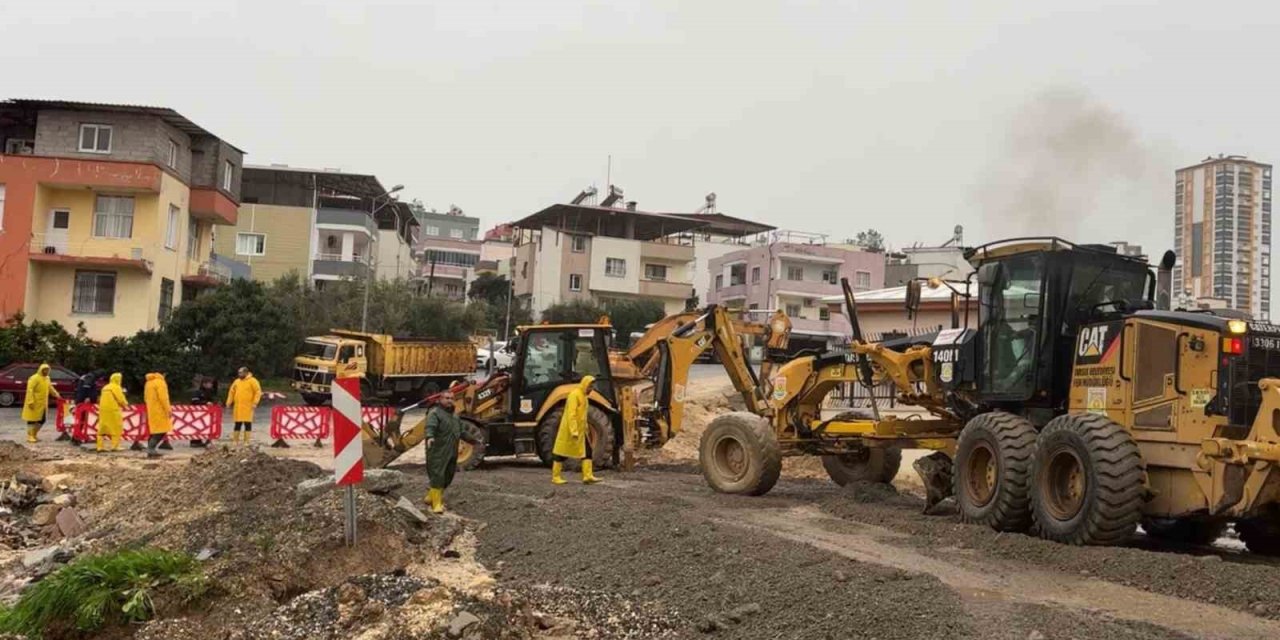 Tarsus’ta Sağanak Yağışlara Ekipler Anında Müdahale Etti