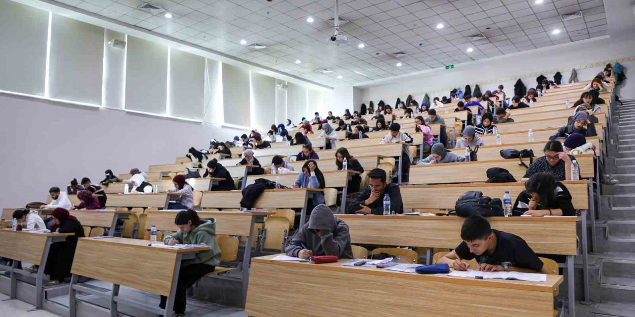 Kto Karatay’da Ödüllü Deneme Sınavı İle Yks Provası Yapıldı