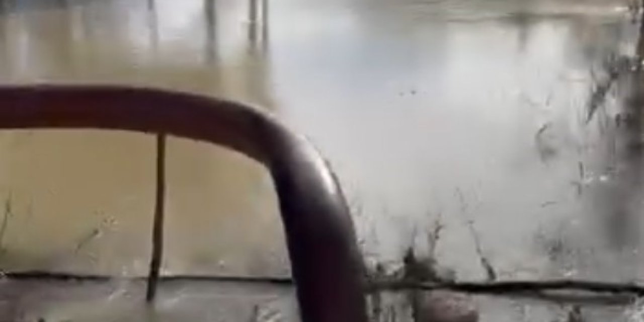 Antalya Serik’te Taşan Irmak Suları Tarım Arazileri Ve Caddeleri Sular Altında Bıraktı