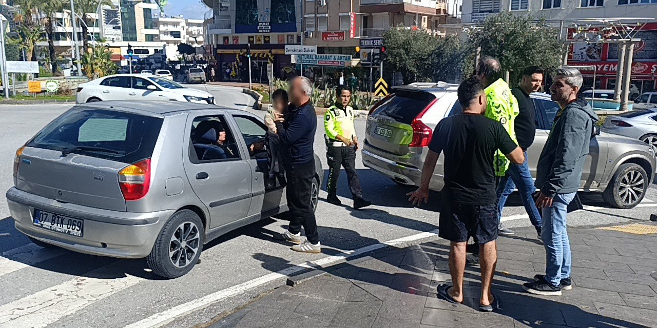 Kaza Yapan Motosikletli Israrla Polisi Çağırdı, Zararlı Çıktı