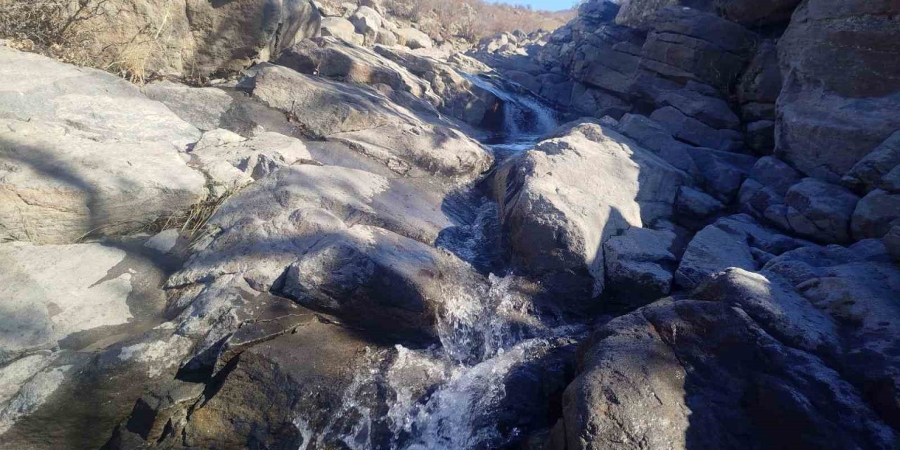 Karapınar’da Yıllardır Kuru Kalan Dereler Yeniden Akmaya Başladı