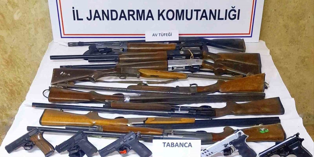 Antalya’da Ruhsatsız Silah Operasyonu: 15 Silah Ele Geçirildi