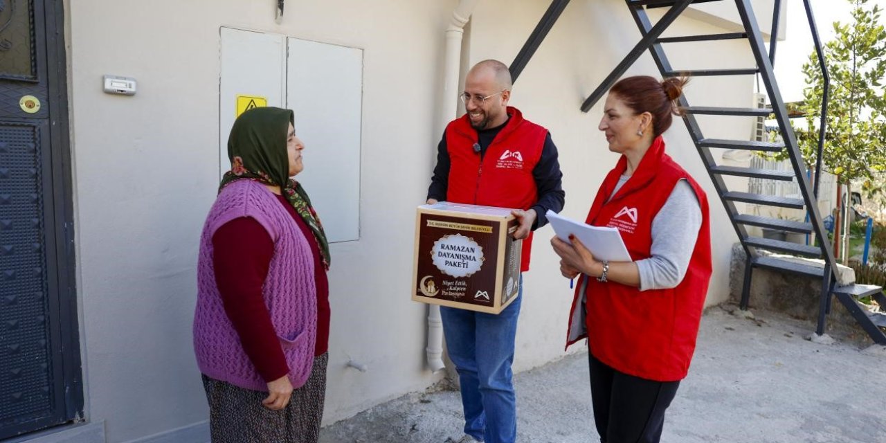 Mersin’de 13 İlçede 120 Bin Ramazan Kolisi Dağıtılıyor