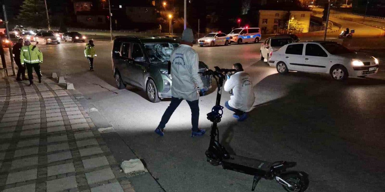 Karaman’da Hafif Ticari Araçla Scooter Çarpıştı: 1 Ağır Yaralı